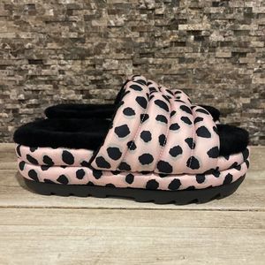 UGG Women Size 7 Maxi Slide Cheetah Print Slippers Pink Scallop 1127074 New